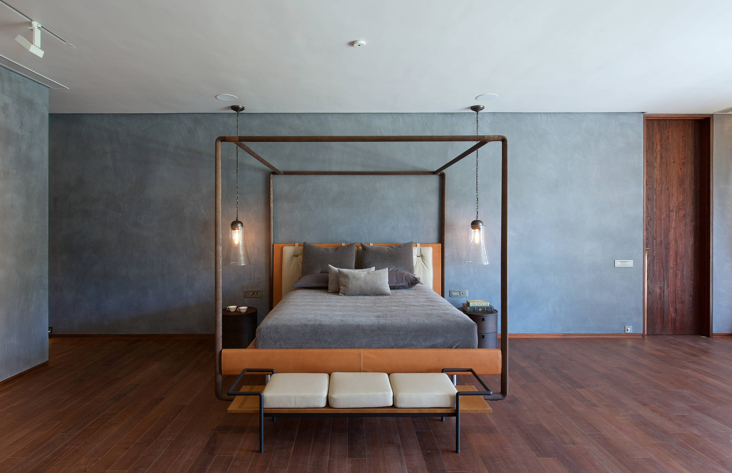Decluttered living space?>
